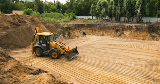 Разработка котлована Лабинск стоимость за от 562 руб. м3 - заказать работы по копке и рытью котлованов | траншей
